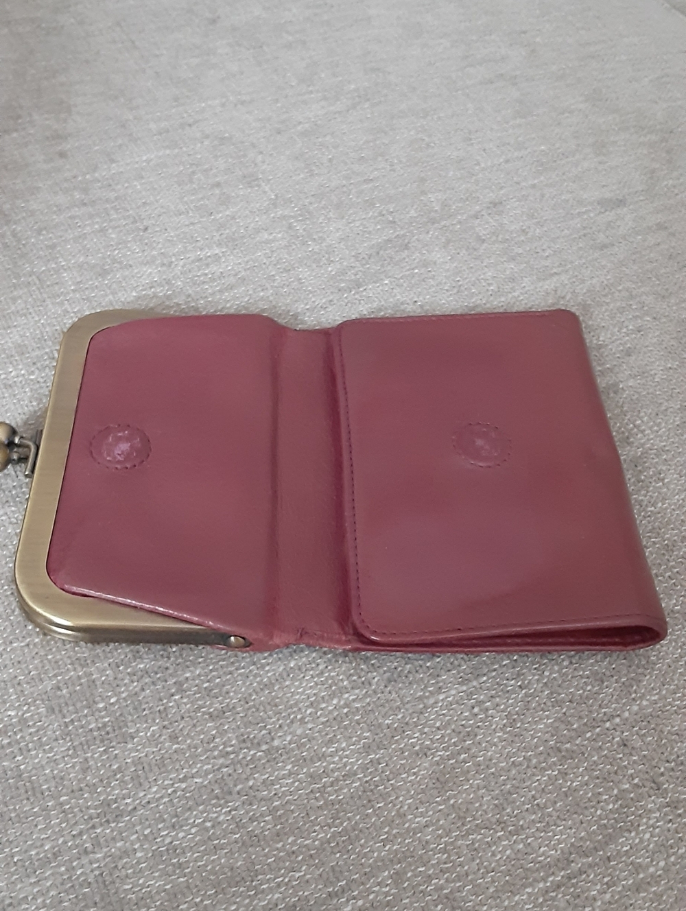 HOBO INTERNATIONAL BURGUNDY LEATHER SMALL WALLET - Picture 5 of 12